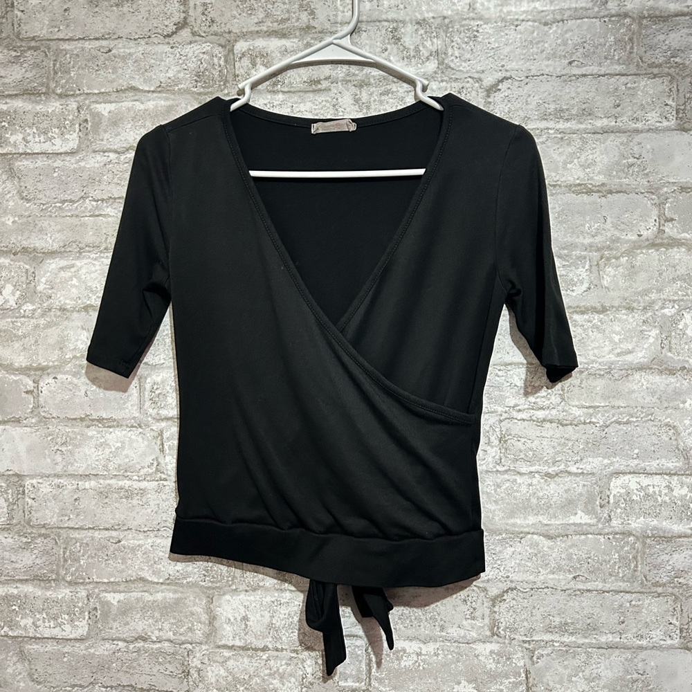 Black V-neck Crop Top that Ties in the back